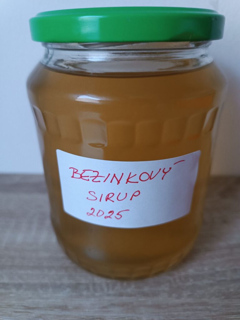 bezinkový sirup-hotový
